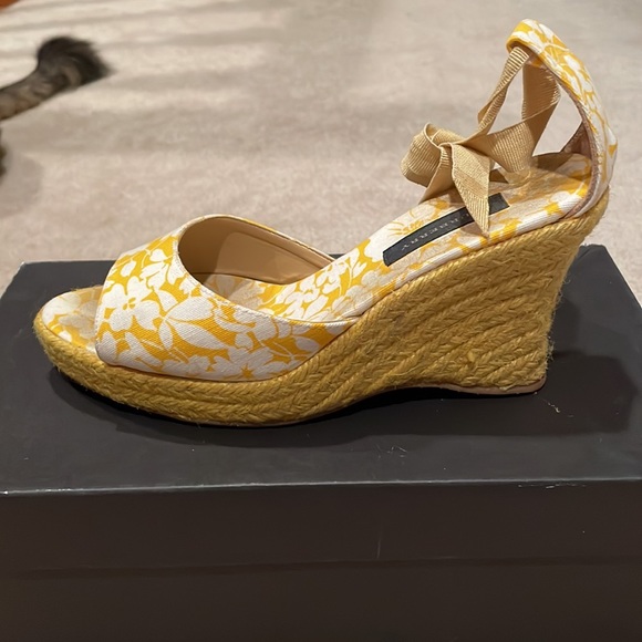 Burberry Lace up Sandals - Picture 9 of 10